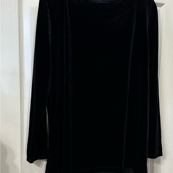 Elegant Black Velvet Long Sleeve Top - Picture 4 of 7